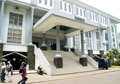 Gedung Perpustakaan Uin Malang 130211182436 805